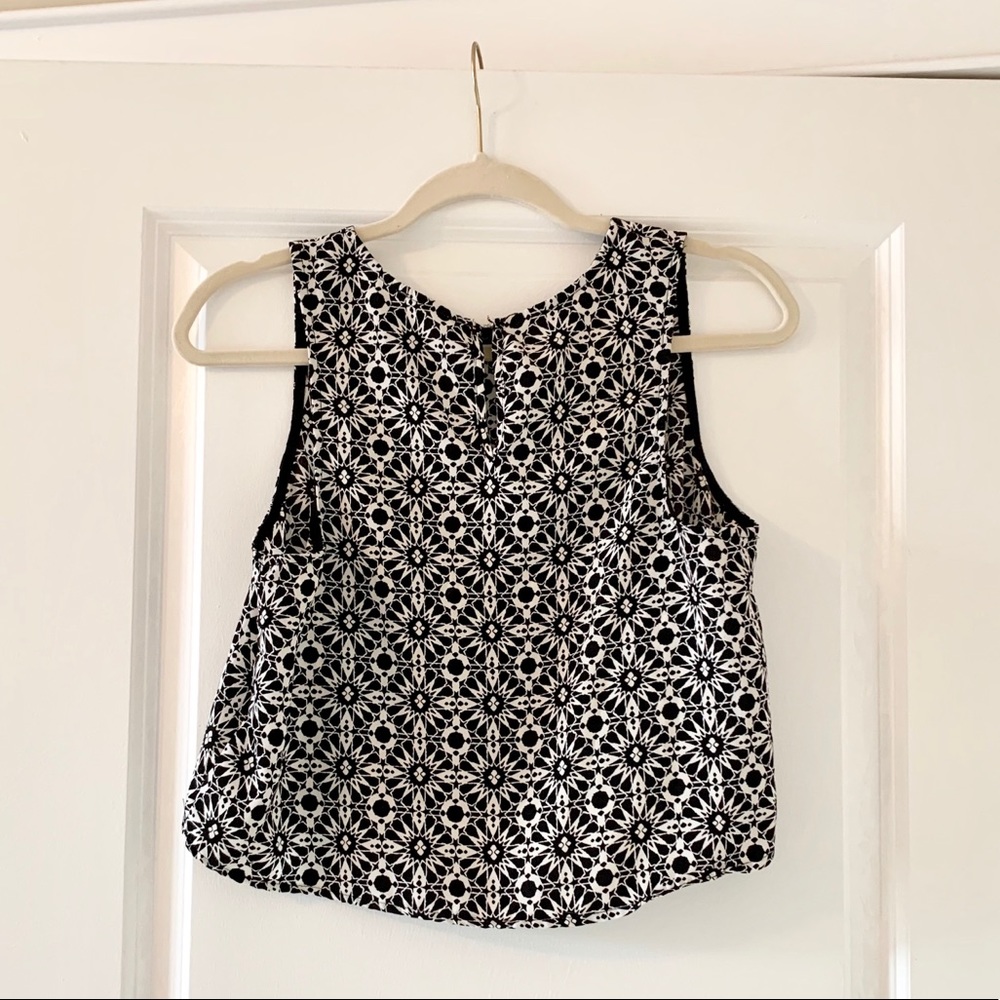 Cropped black and white pattern tank top - Picture 3 of 5